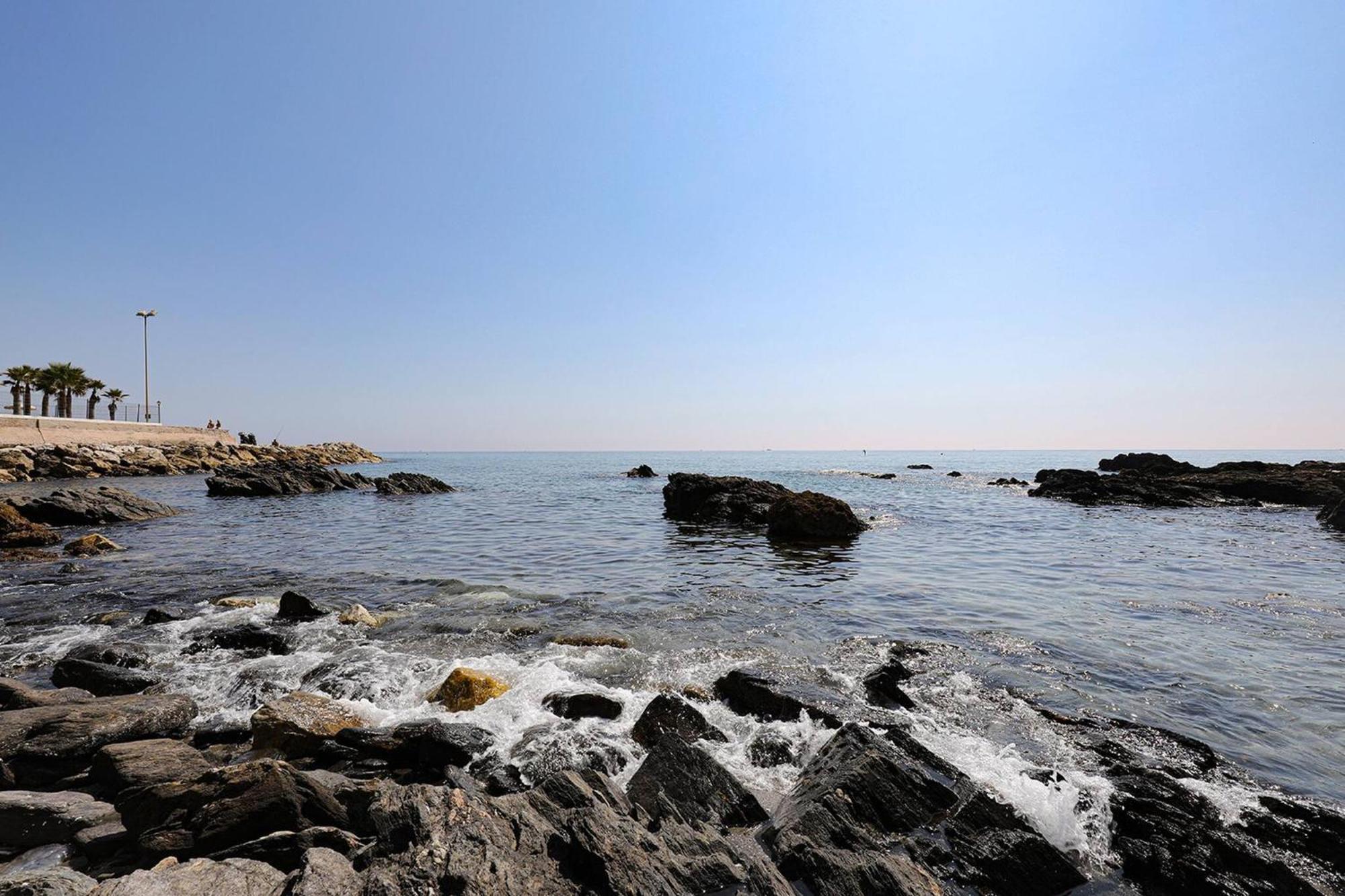 082 - Stunning Sea Views Beachfront Apartment Benalmadena Bagian luar foto