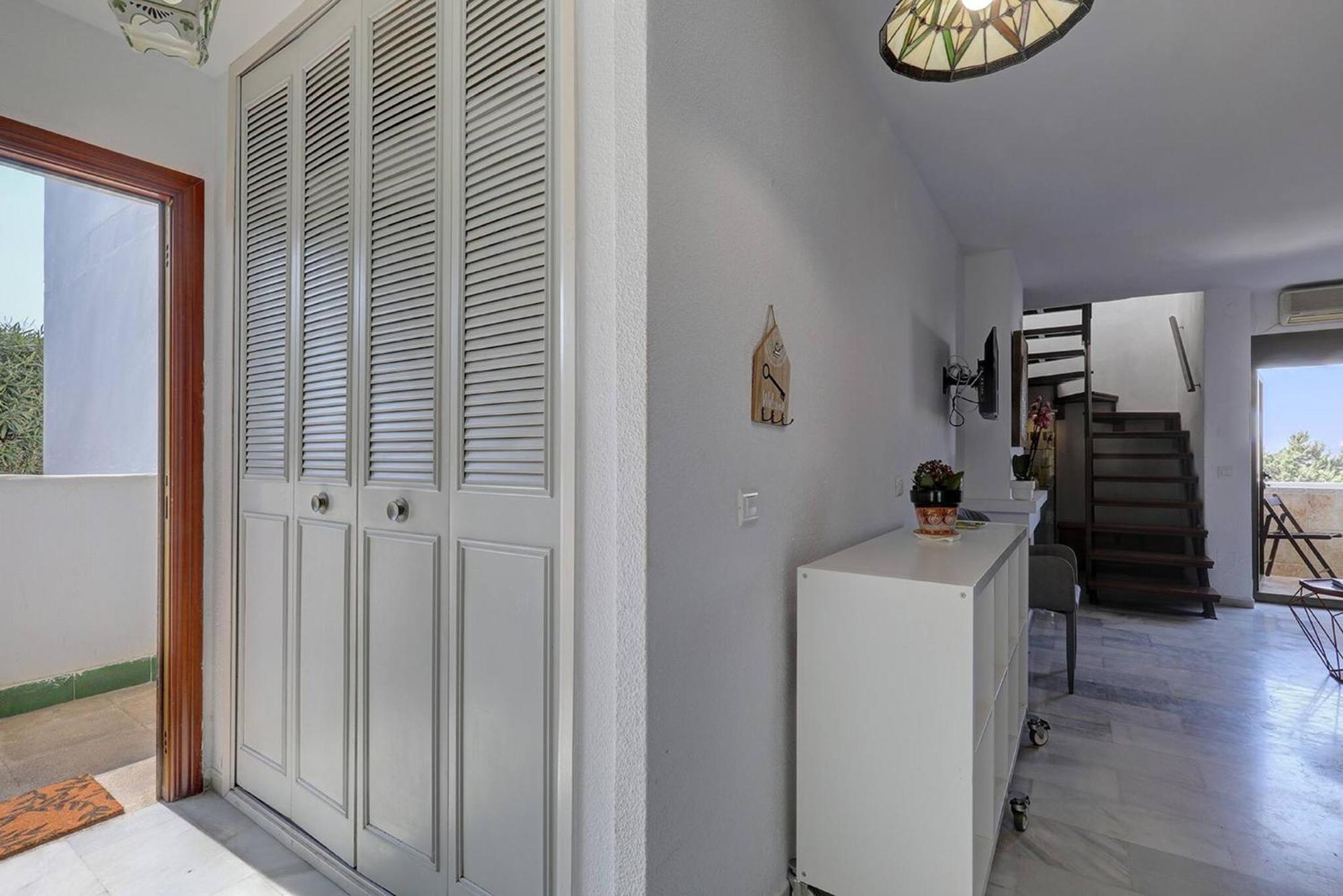 082 - Stunning Sea Views Beachfront Apartment Benalmadena Bagian luar foto