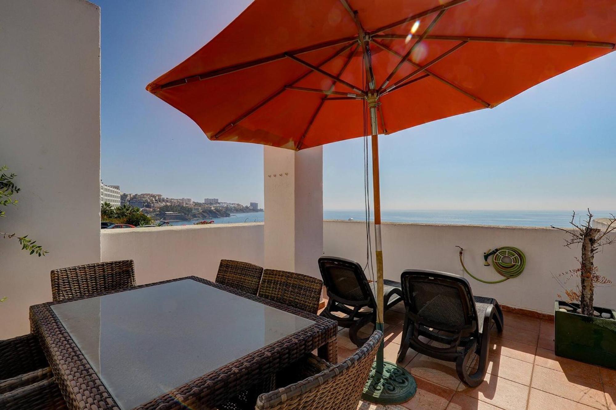 082 - Stunning Sea Views Beachfront Apartment Benalmadena Bagian luar foto