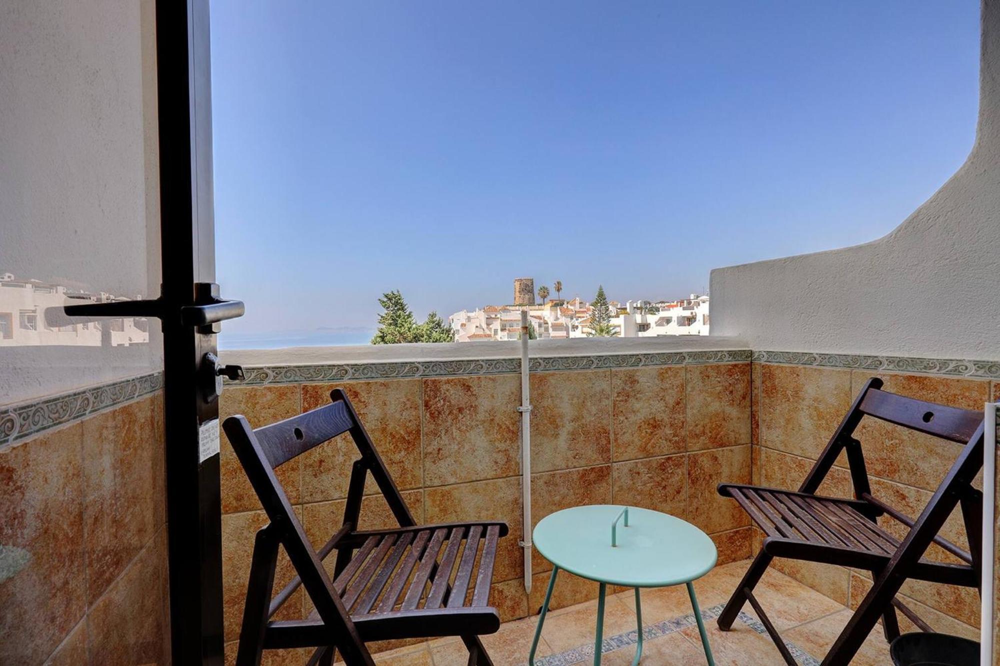 082 - Stunning Sea Views Beachfront Apartment Benalmadena Bagian luar foto