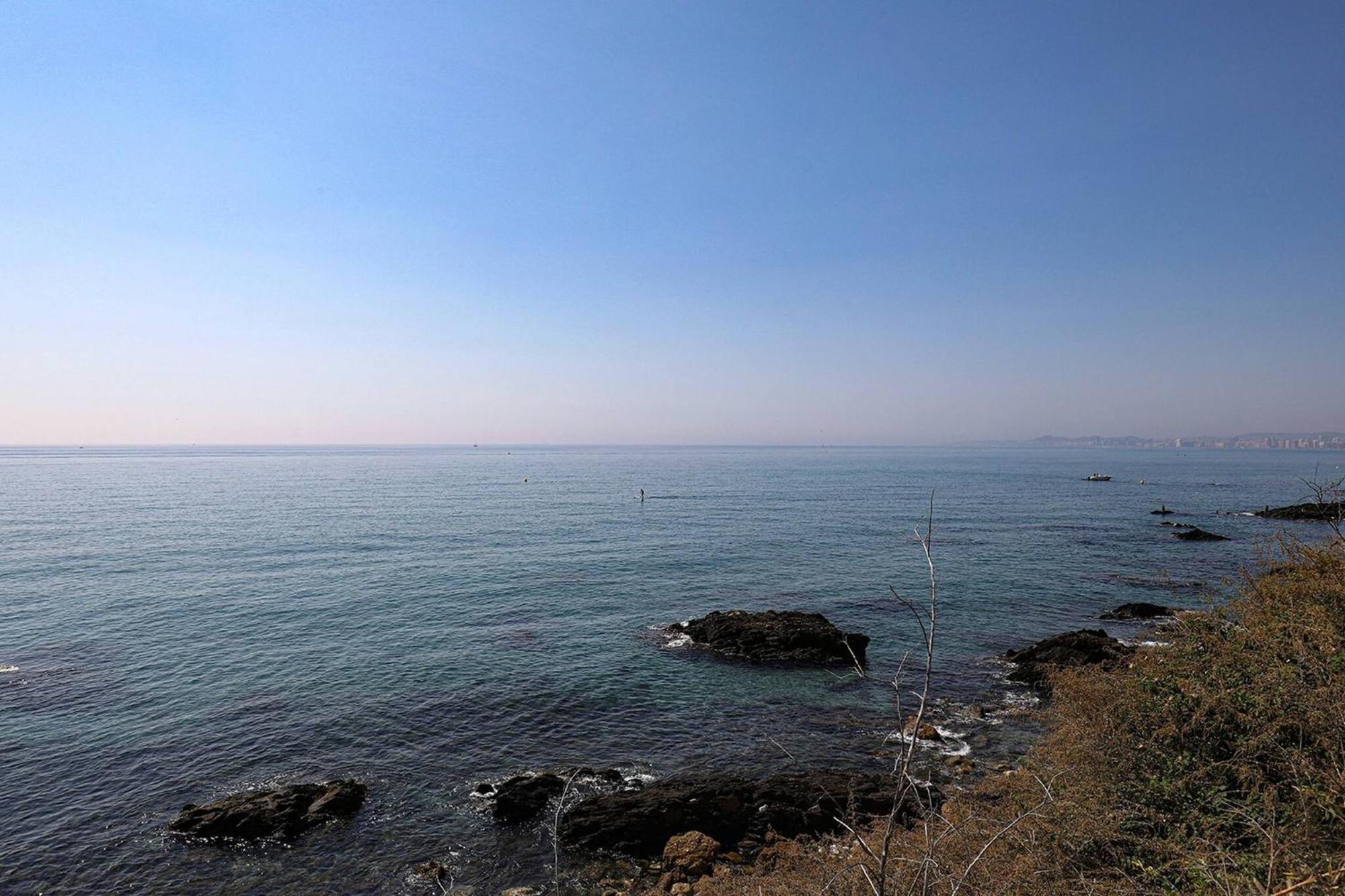 082 - Stunning Sea Views Beachfront Apartment Benalmadena Bagian luar foto