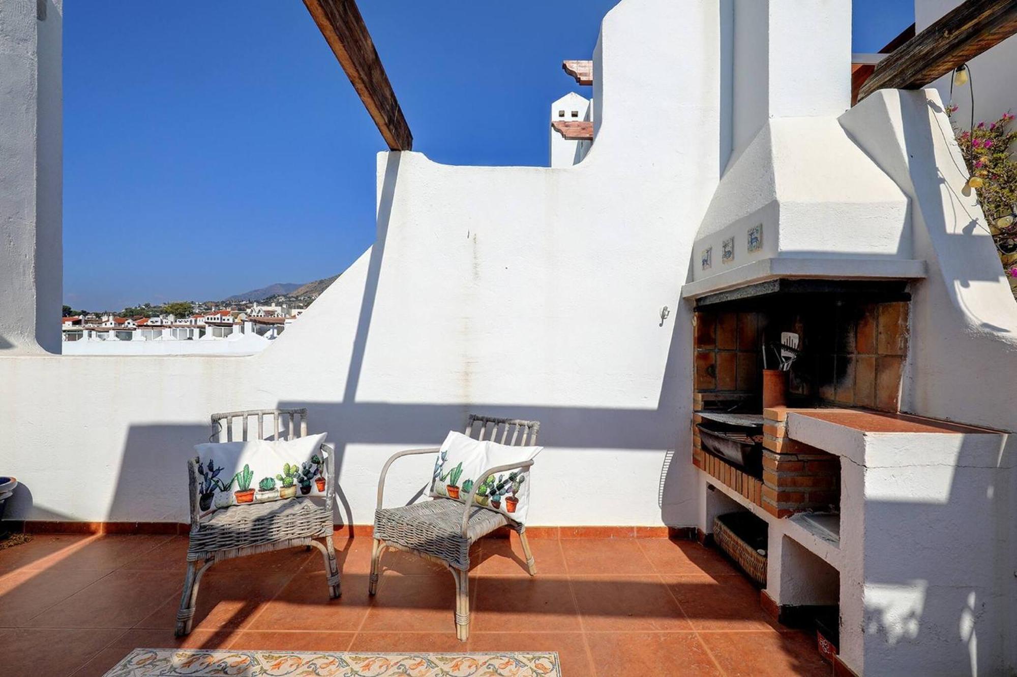 082 - Stunning Sea Views Beachfront Apartment Benalmadena Bagian luar foto